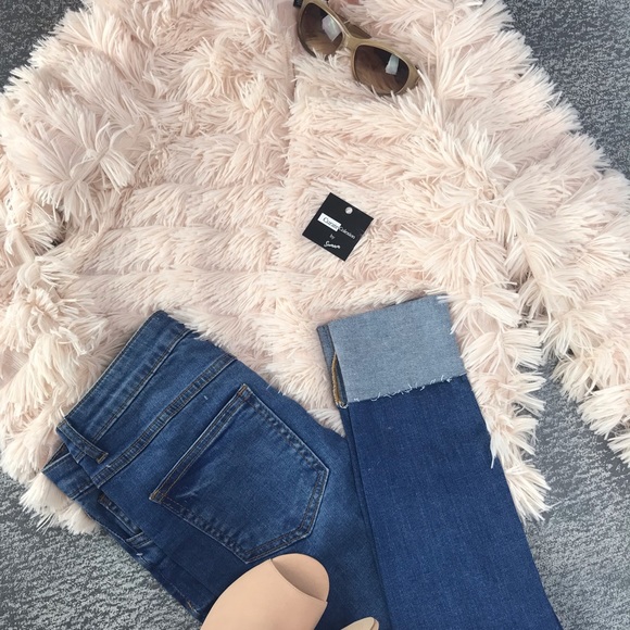 🔥LAST ONE SALE🔥 Light Pink Faux Fur Coat - Picture 4 of 7